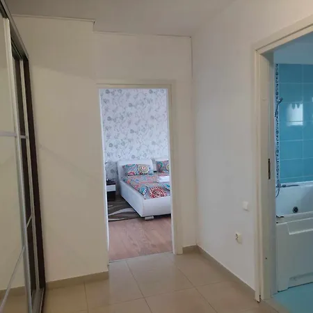 Apartment One-bedroom With Balcony *