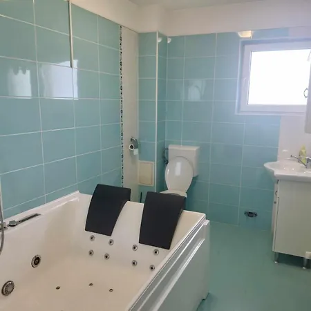 One-bedroom With Balcony Apartment *